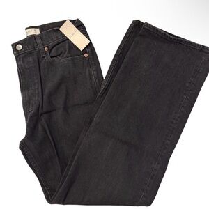 Abercrombie & Fitch women 90’s high rise relaxed black Jean